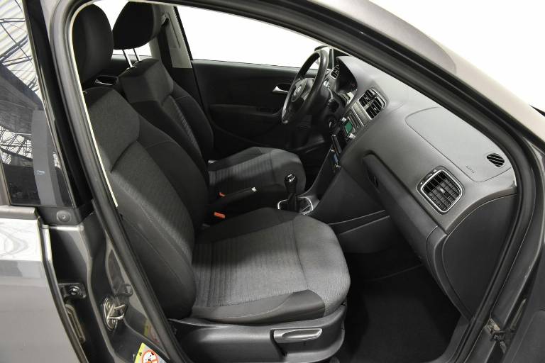 VOLKSWAGEN Polo 28