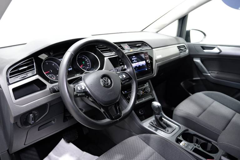 VOLKSWAGEN Touran 5