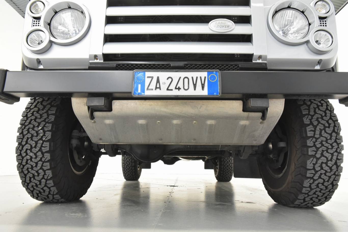 LAND ROVER Defender 76