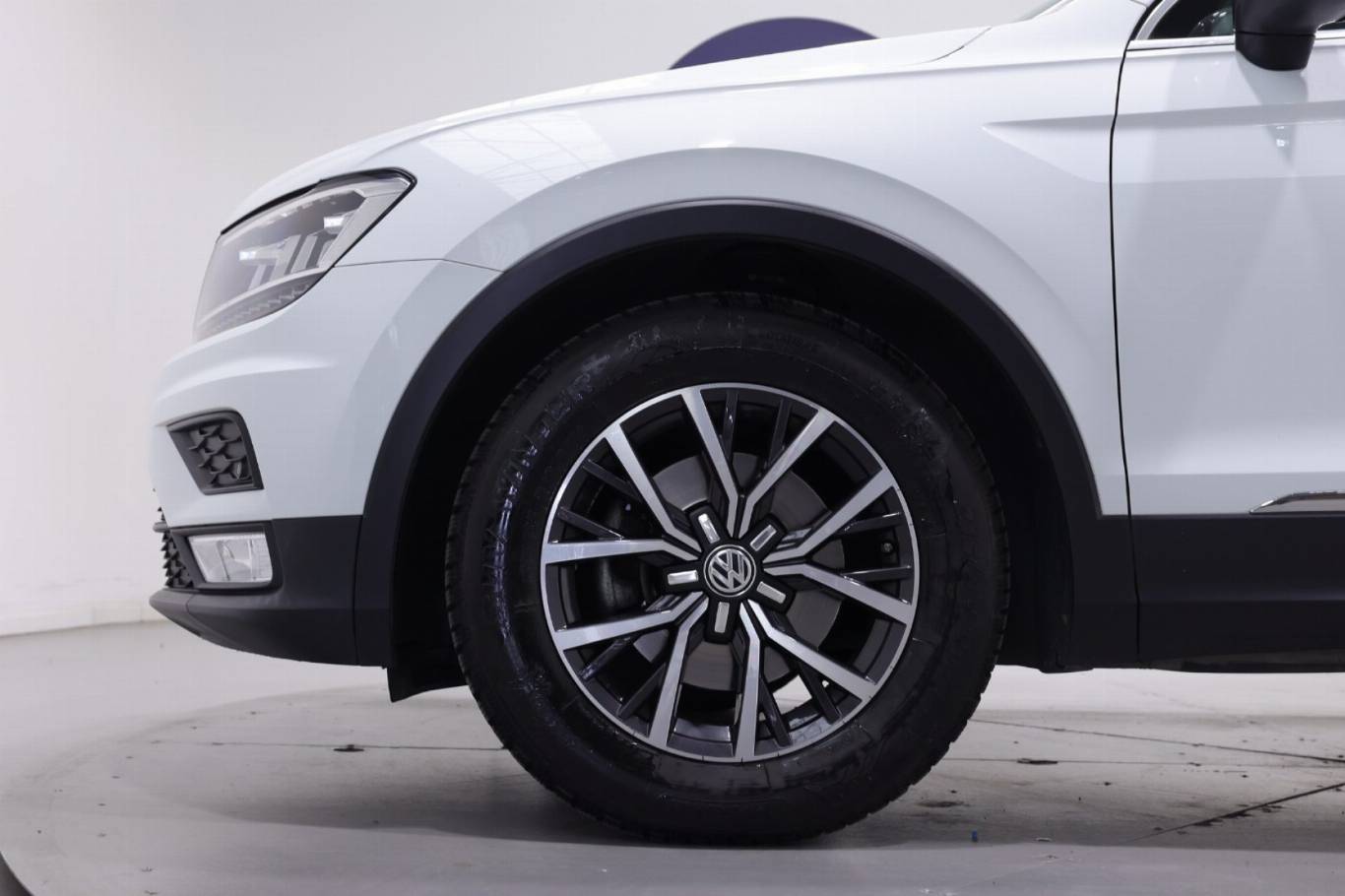 VOLKSWAGEN Tiguan 18