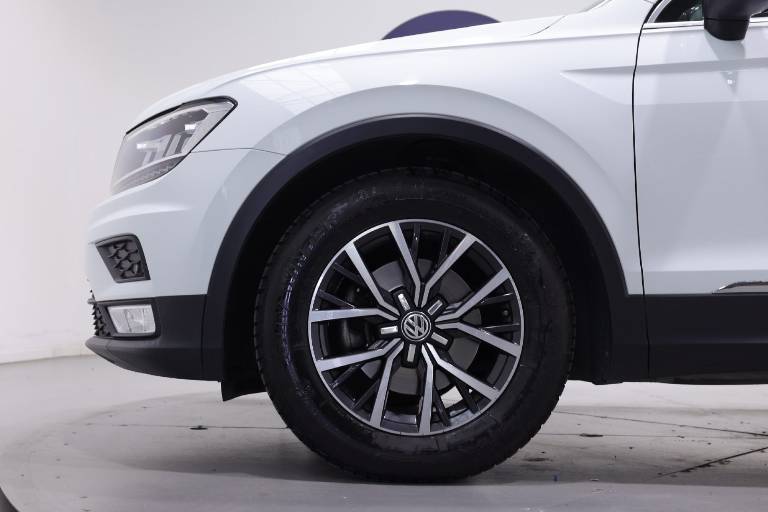 VOLKSWAGEN Tiguan 18