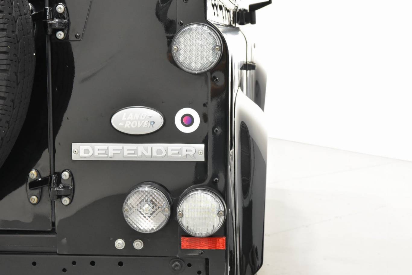 LAND ROVER Defender 17