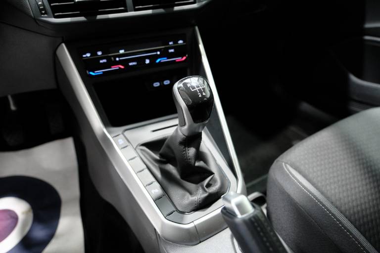 VOLKSWAGEN Polo 28