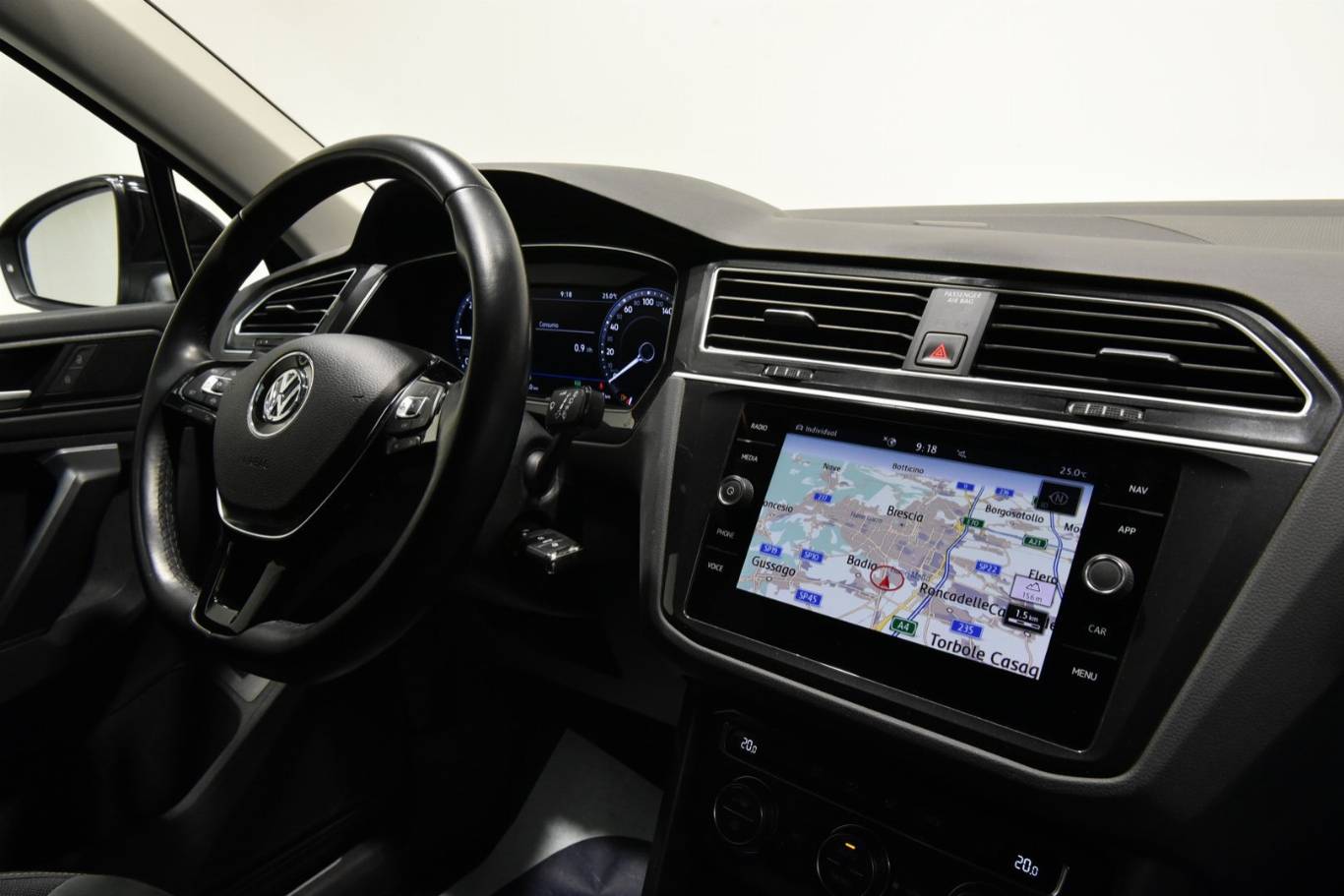 VOLKSWAGEN Tiguan 28