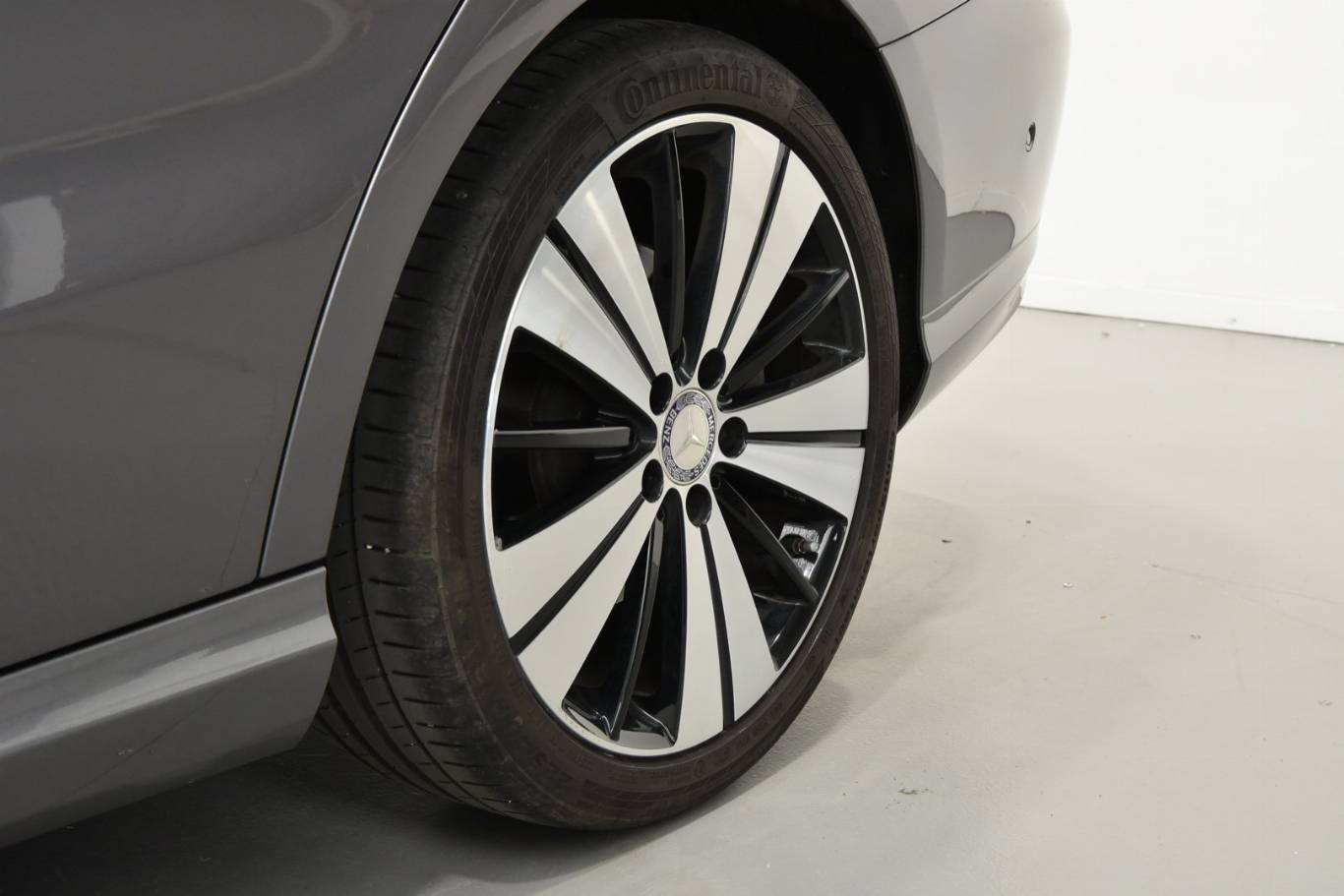 MERCEDES-BENZ CLA 200 9