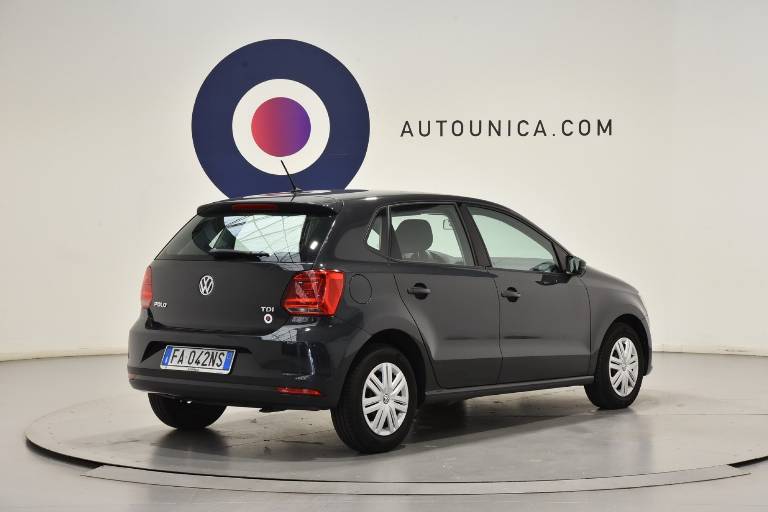 VOLKSWAGEN Polo 10