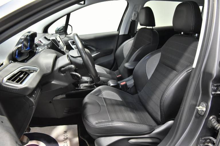 PEUGEOT 2008 4