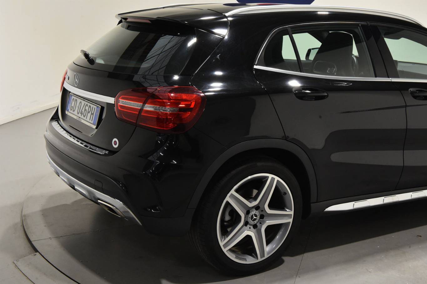 MERCEDES-BENZ GLA 180 18