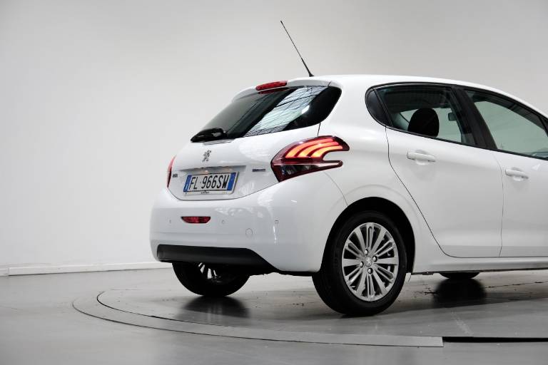 PEUGEOT 208 50