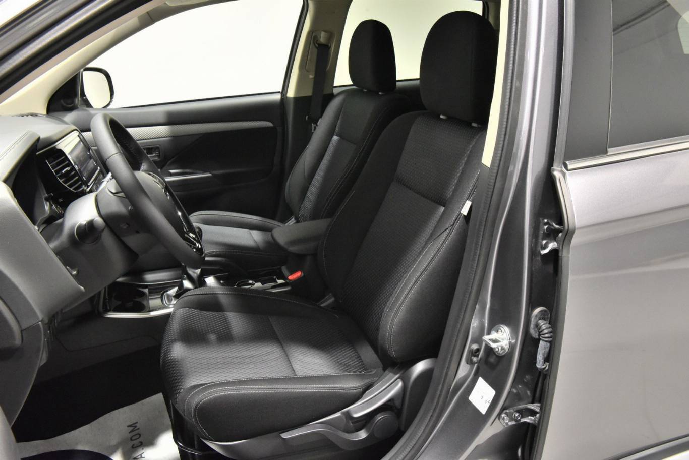 MITSUBISHI Outlander 4