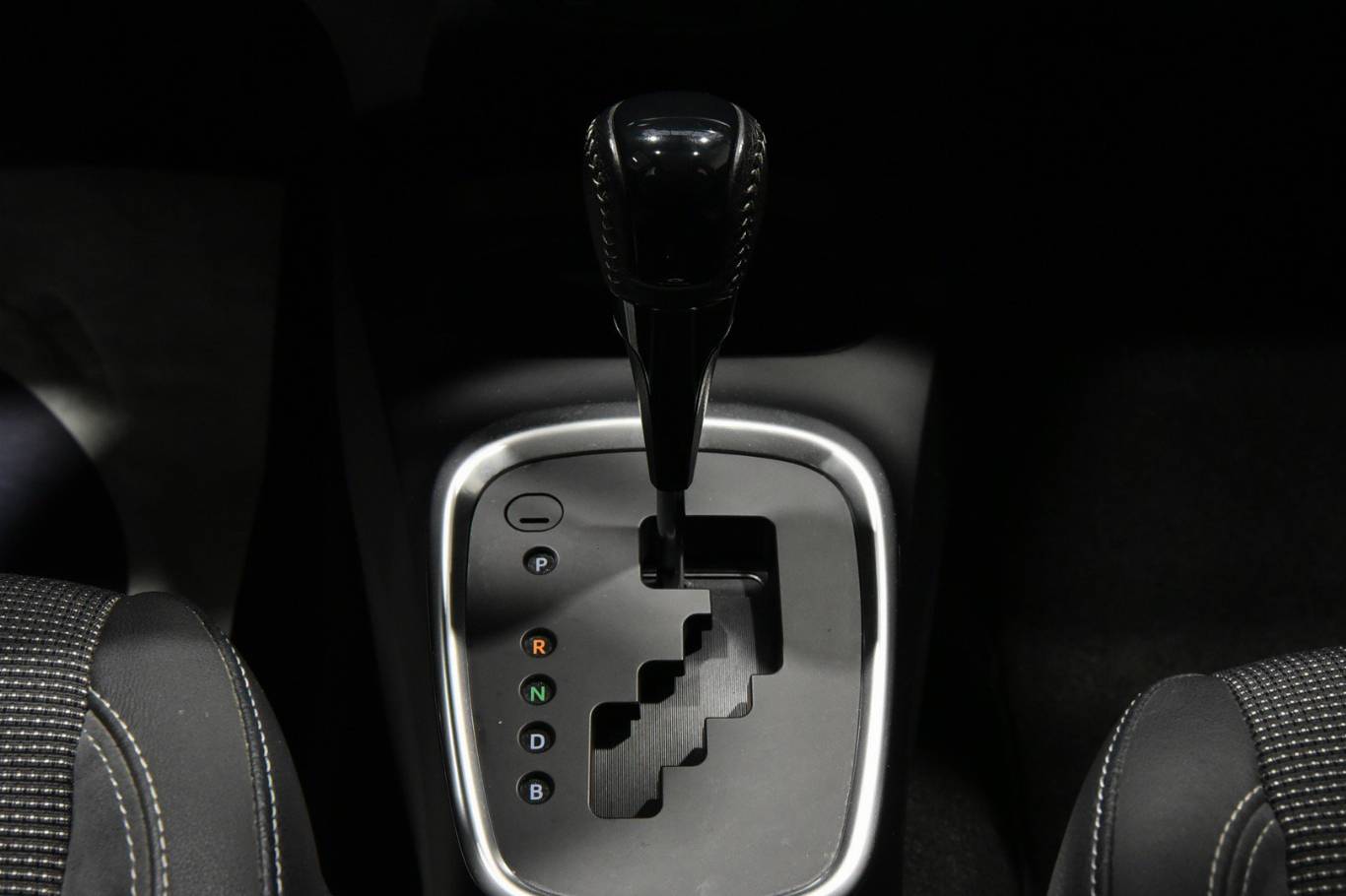 TOYOTA Yaris 13