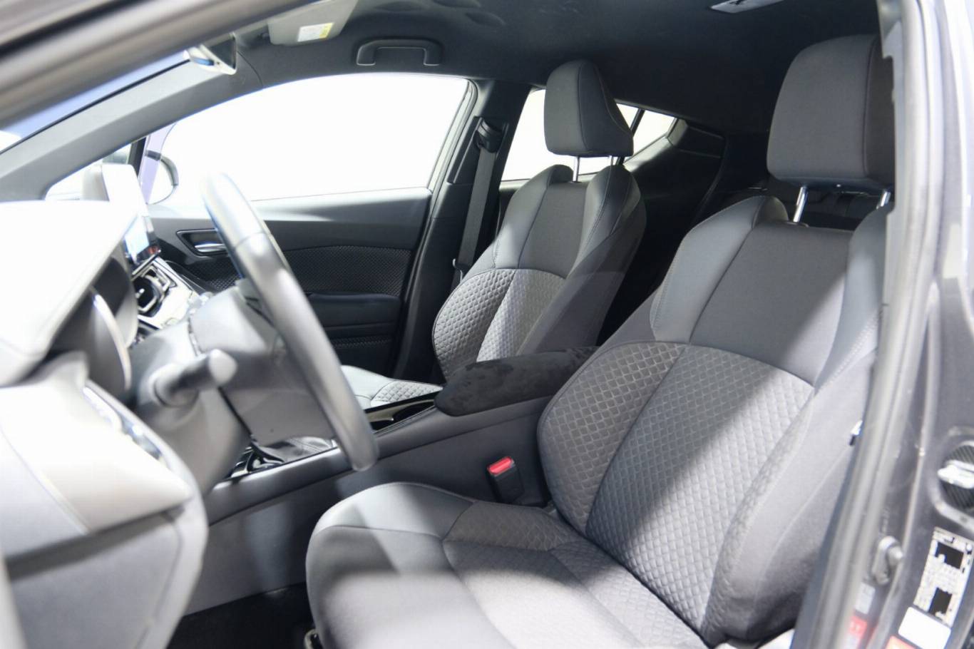 TOYOTA C-HR 6