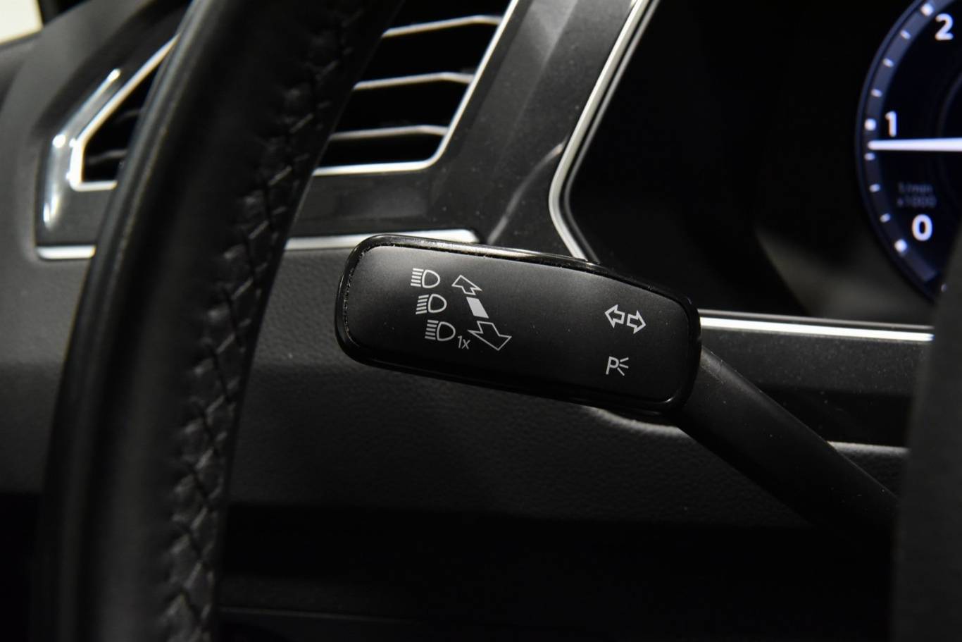 VOLKSWAGEN Tiguan 26