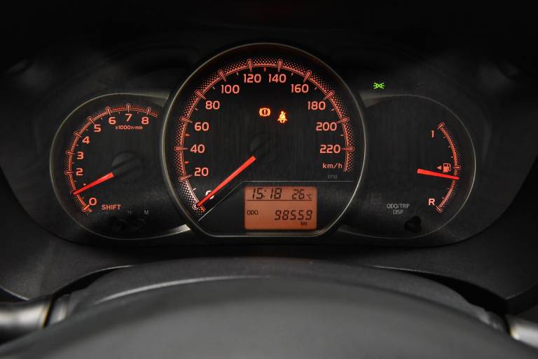 TOYOTA Yaris 25