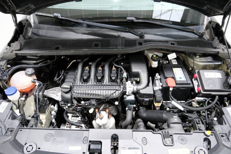 PEUGEOT 208 61