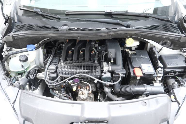 PEUGEOT 208 54
