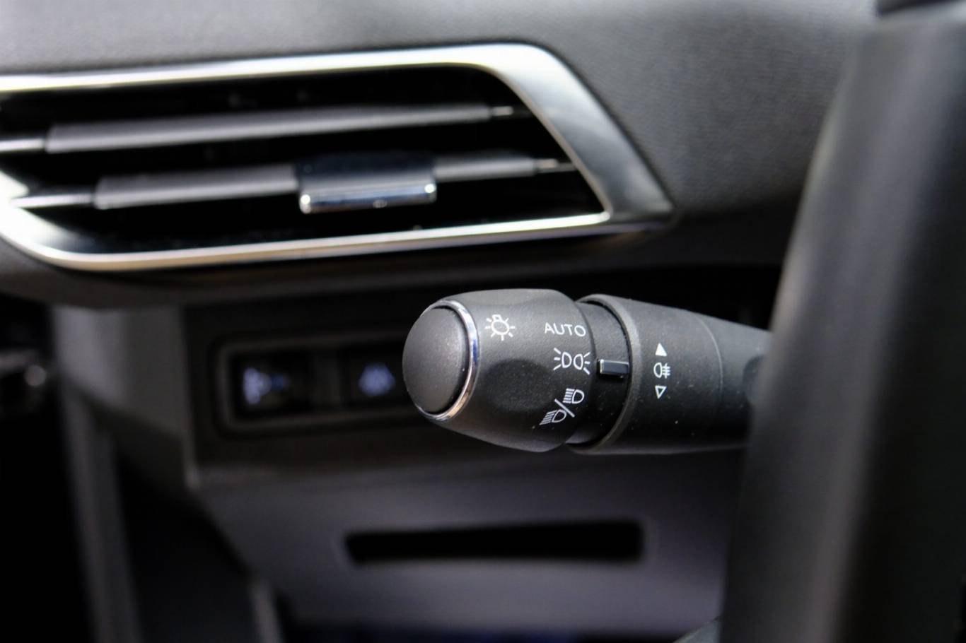 PEUGEOT 3008 19
