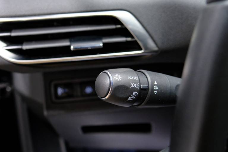 PEUGEOT 3008 19