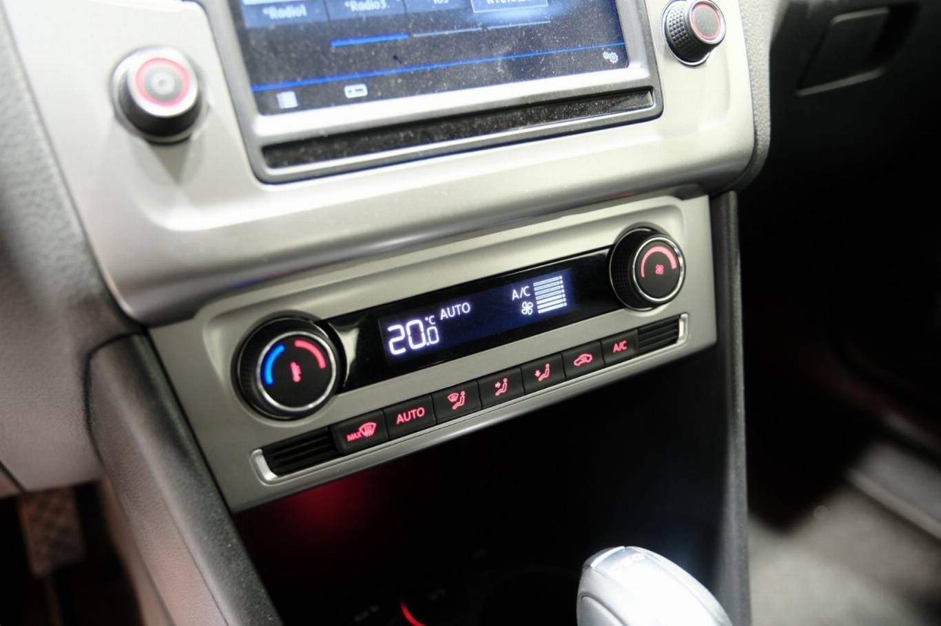 VOLKSWAGEN Polo 26