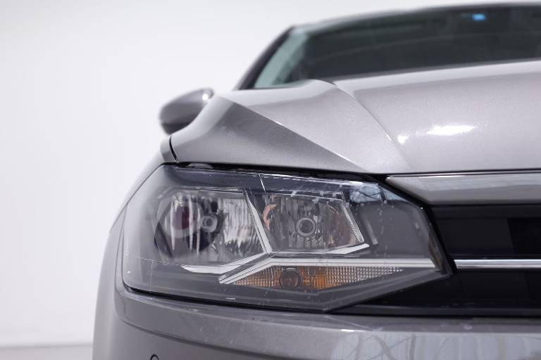 VOLKSWAGEN Polo 11