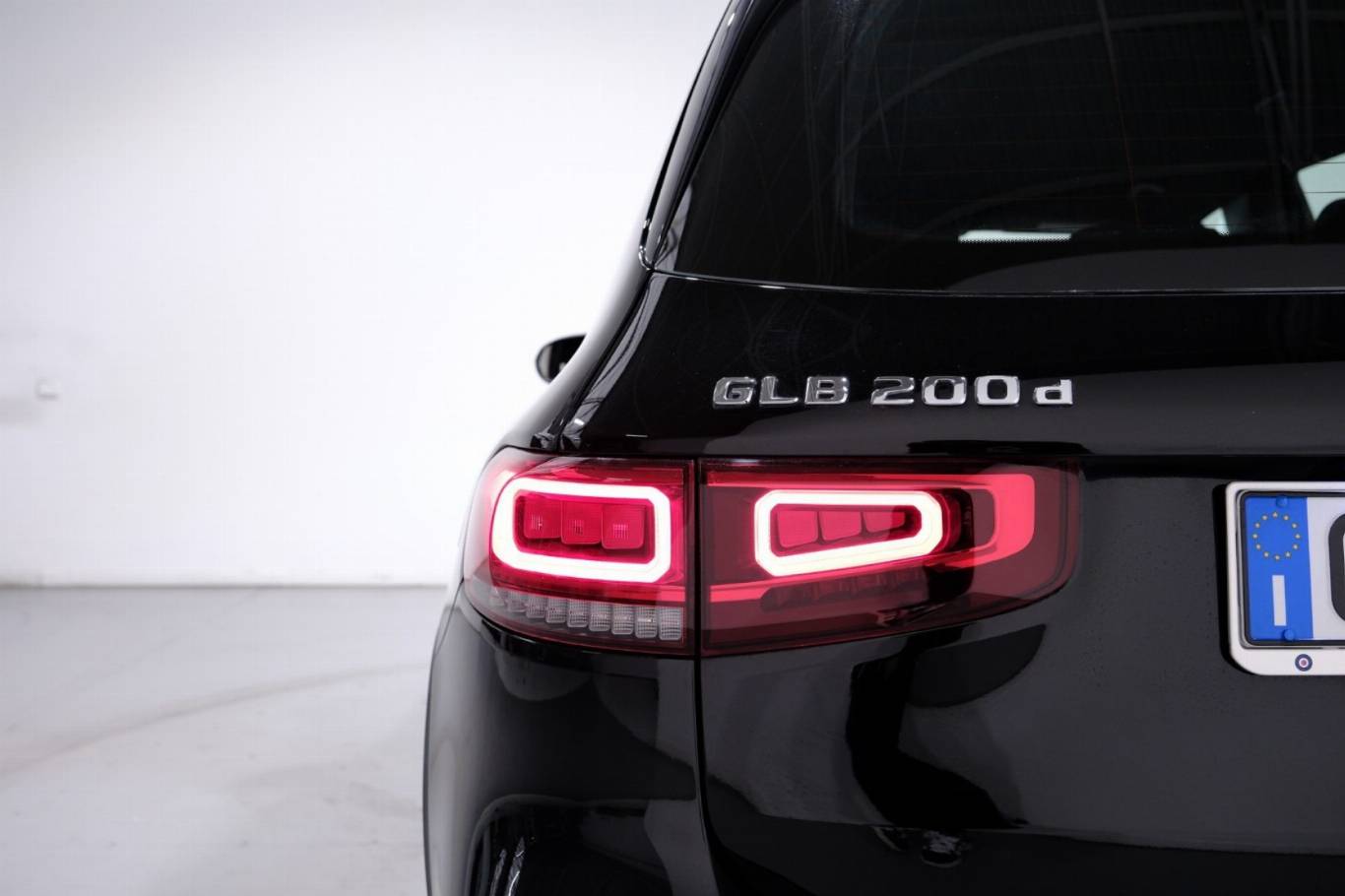 MERCEDES-BENZ GLB 200 54