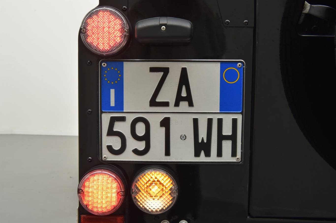 LAND ROVER Defender 81