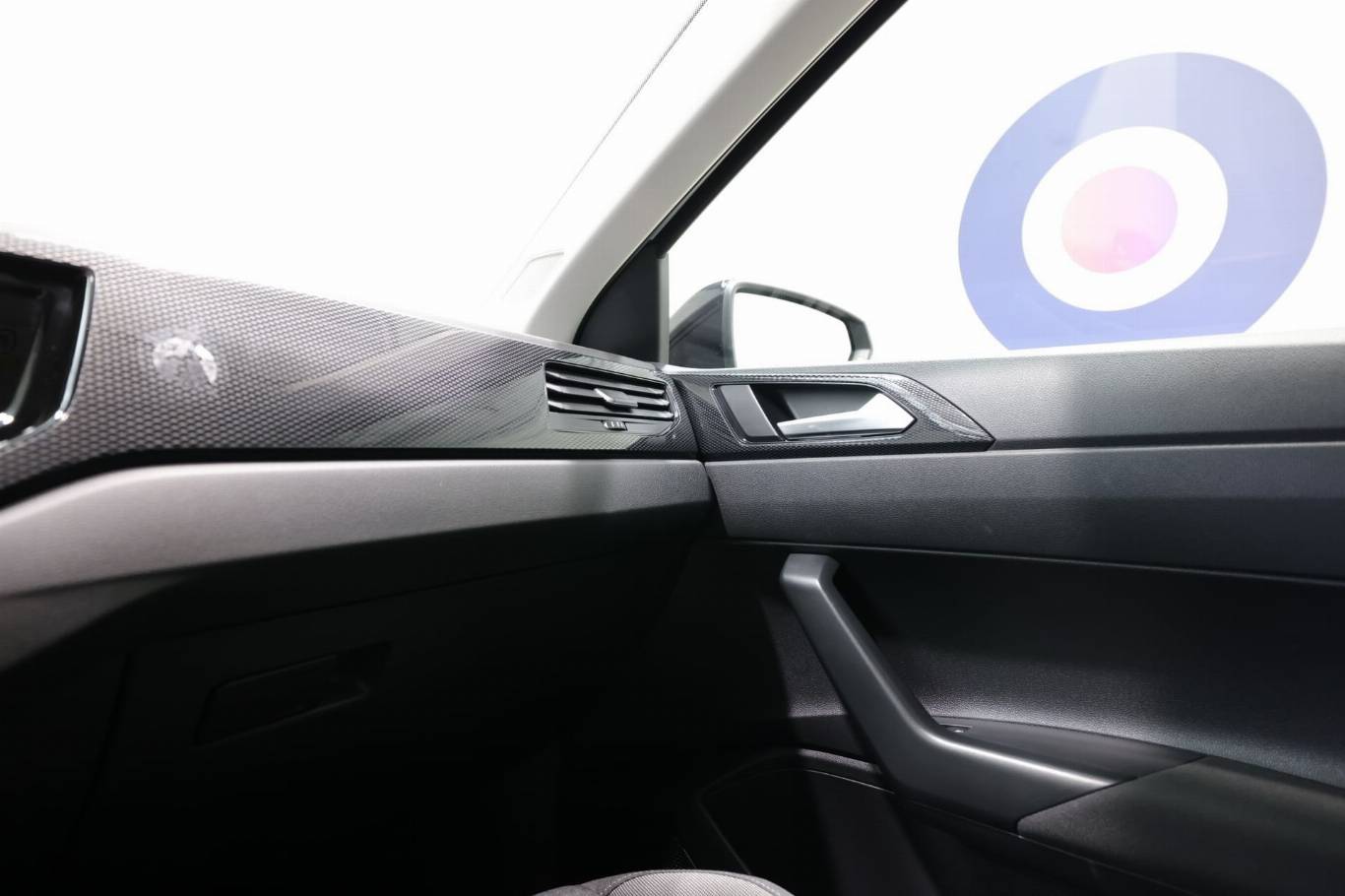 VOLKSWAGEN Polo 27