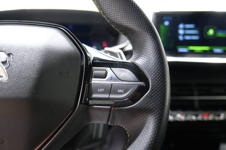 PEUGEOT 208 23