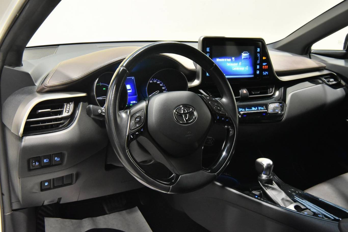 TOYOTA C-HR 3