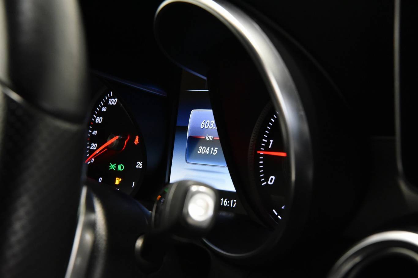 MERCEDES-BENZ GLC 220 27