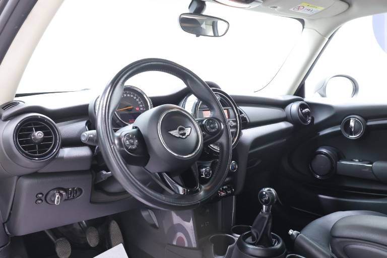 MINI One 5