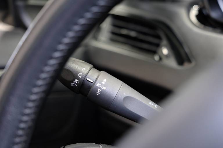 PEUGEOT 208 23