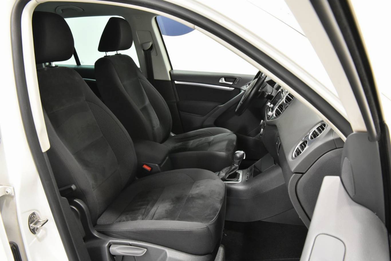 VOLKSWAGEN Tiguan 20