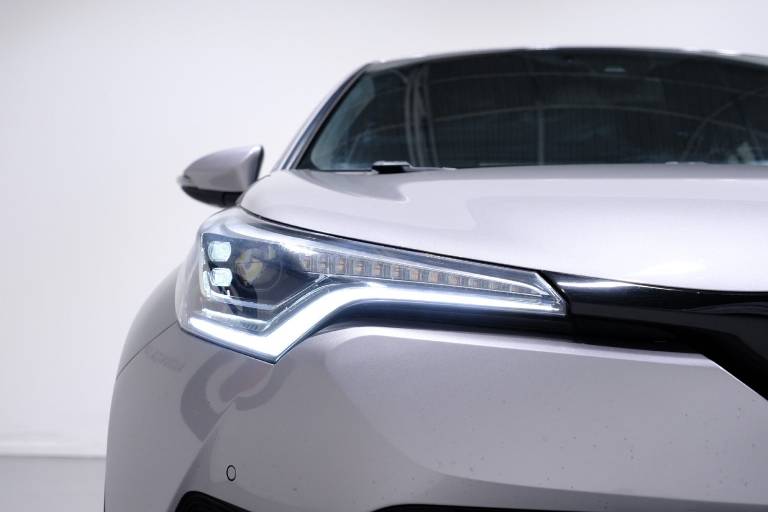 TOYOTA C-HR 13