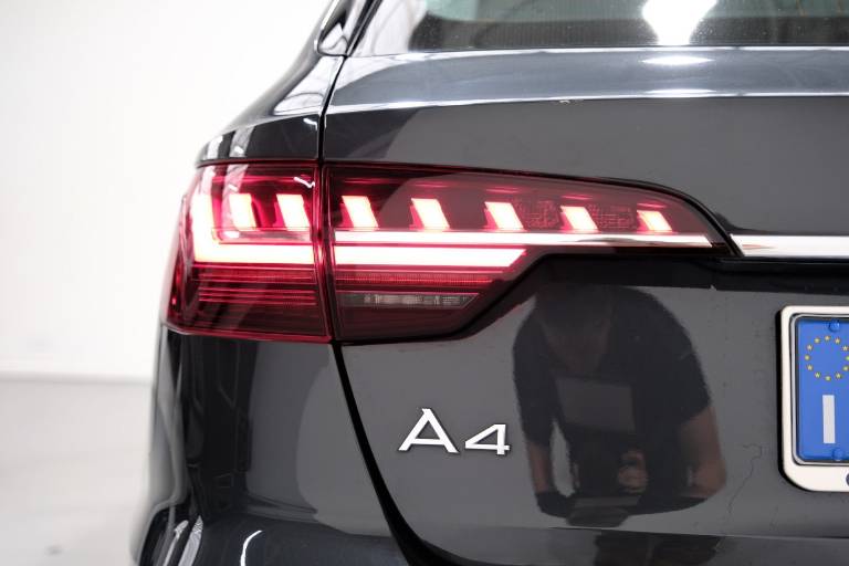 AUDI A4 52