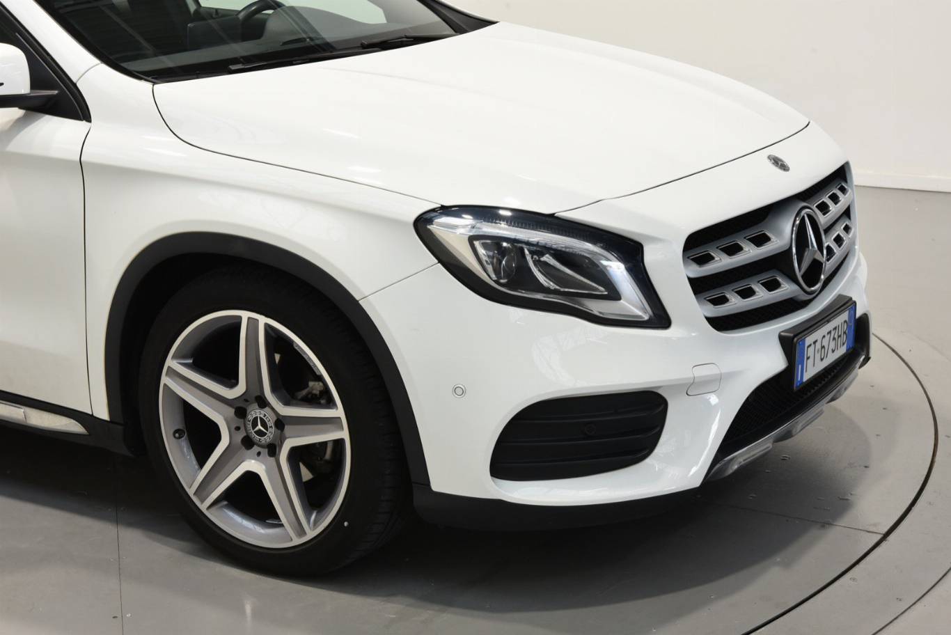 MERCEDES-BENZ GLA 200 52