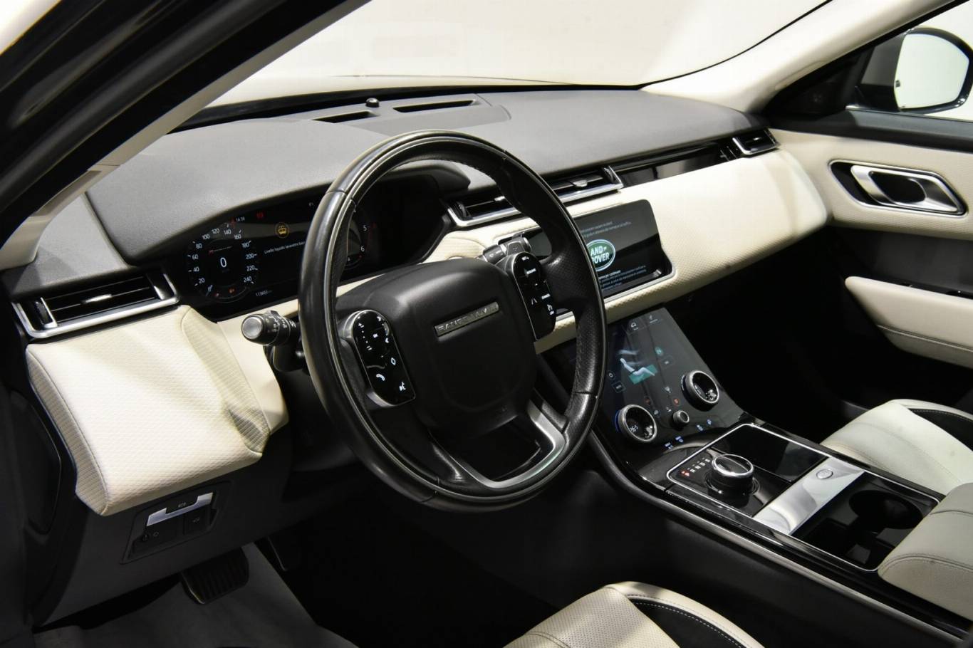 LAND ROVER Range Rover Velar 3