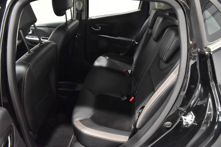 RENAULT Clio 29