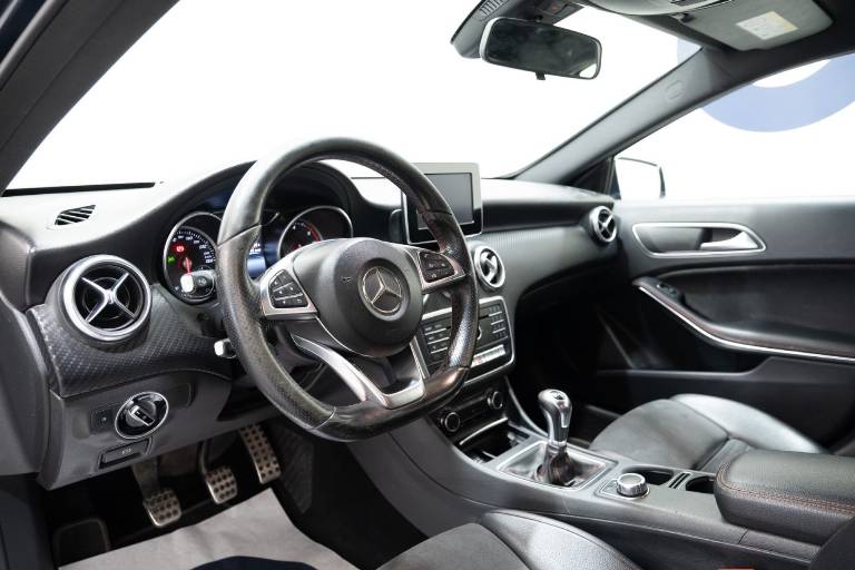 MERCEDES-BENZ A 180 5
