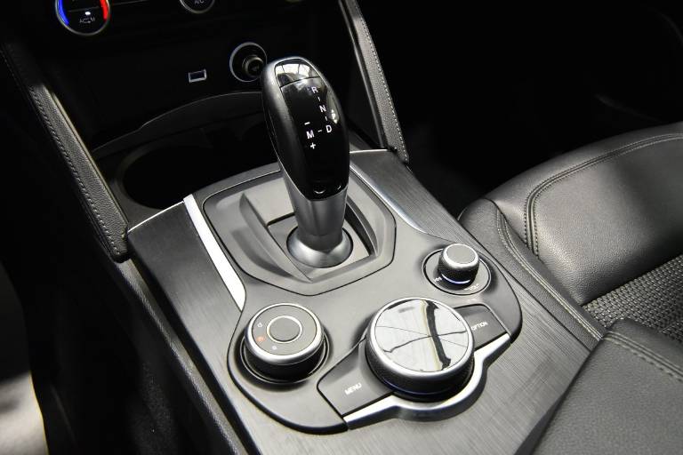 ALFA ROMEO Stelvio 23