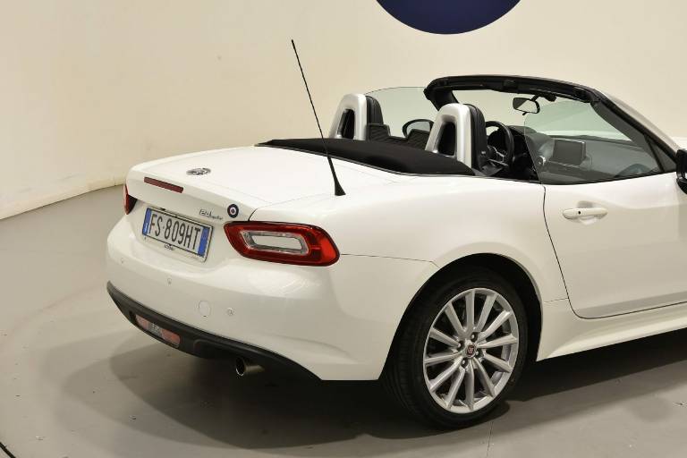 FIAT 124 Spider 23