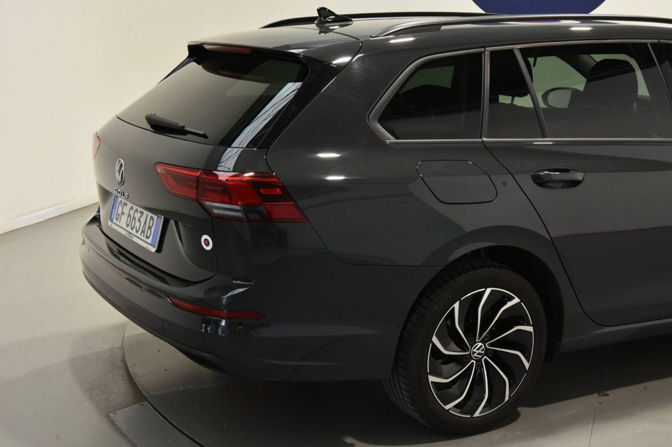 VOLKSWAGEN Golf Variant 18