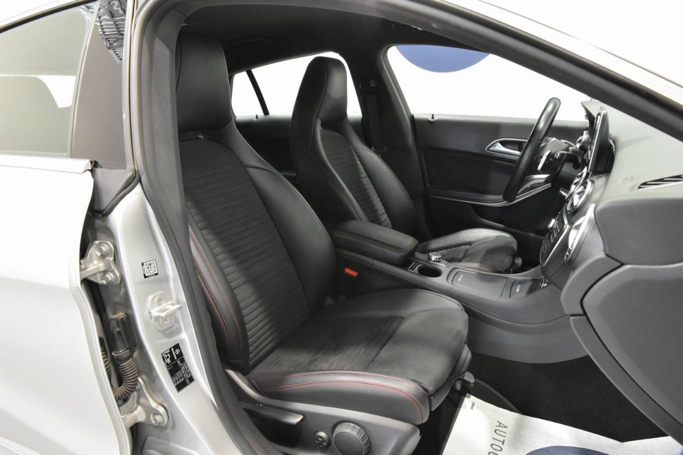 MERCEDES-BENZ CLA 200 19