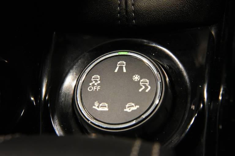 PEUGEOT 2008 23