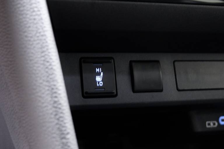 TOYOTA Yaris Cross 32