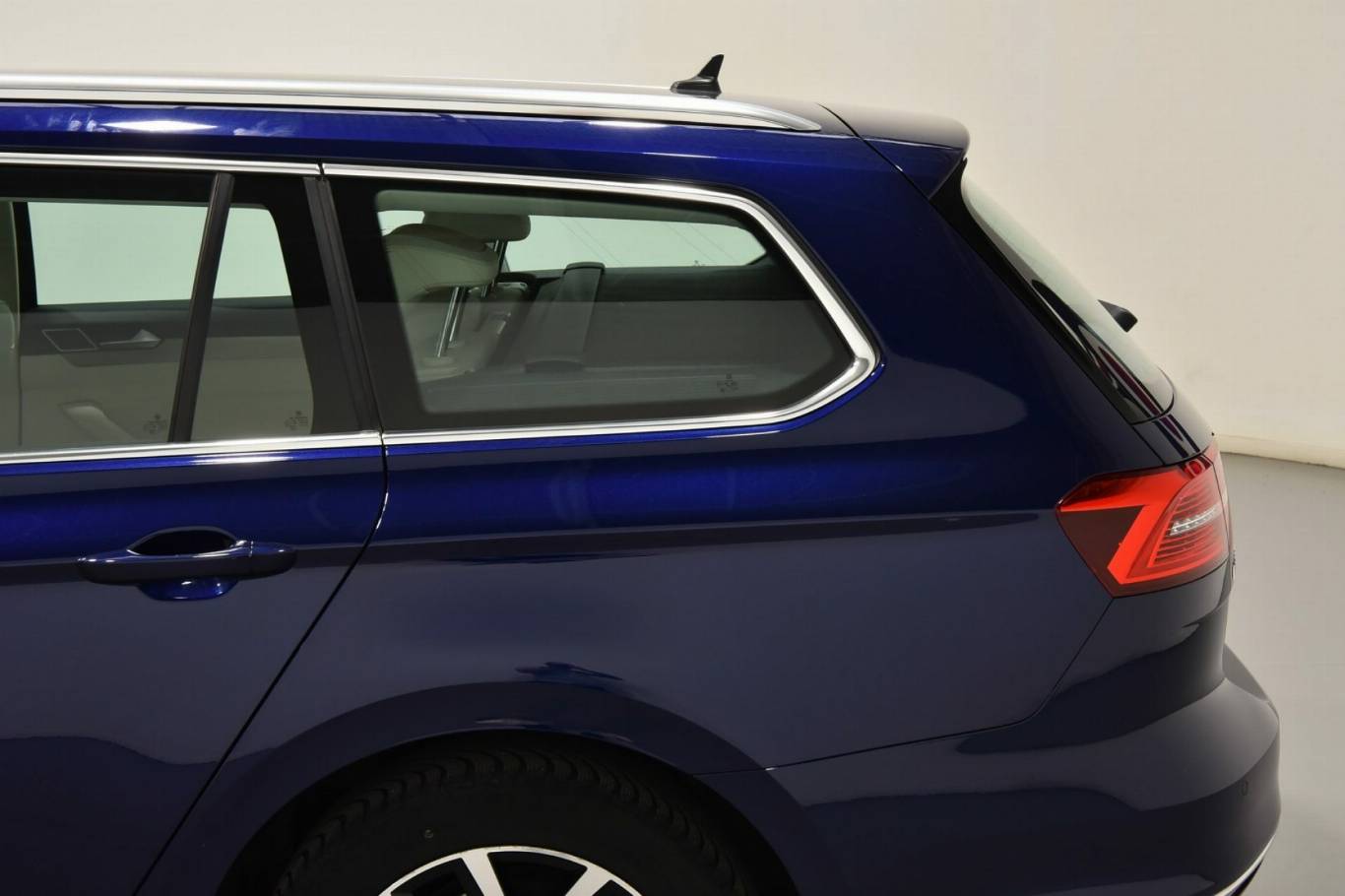 VOLKSWAGEN Passat Variant 42