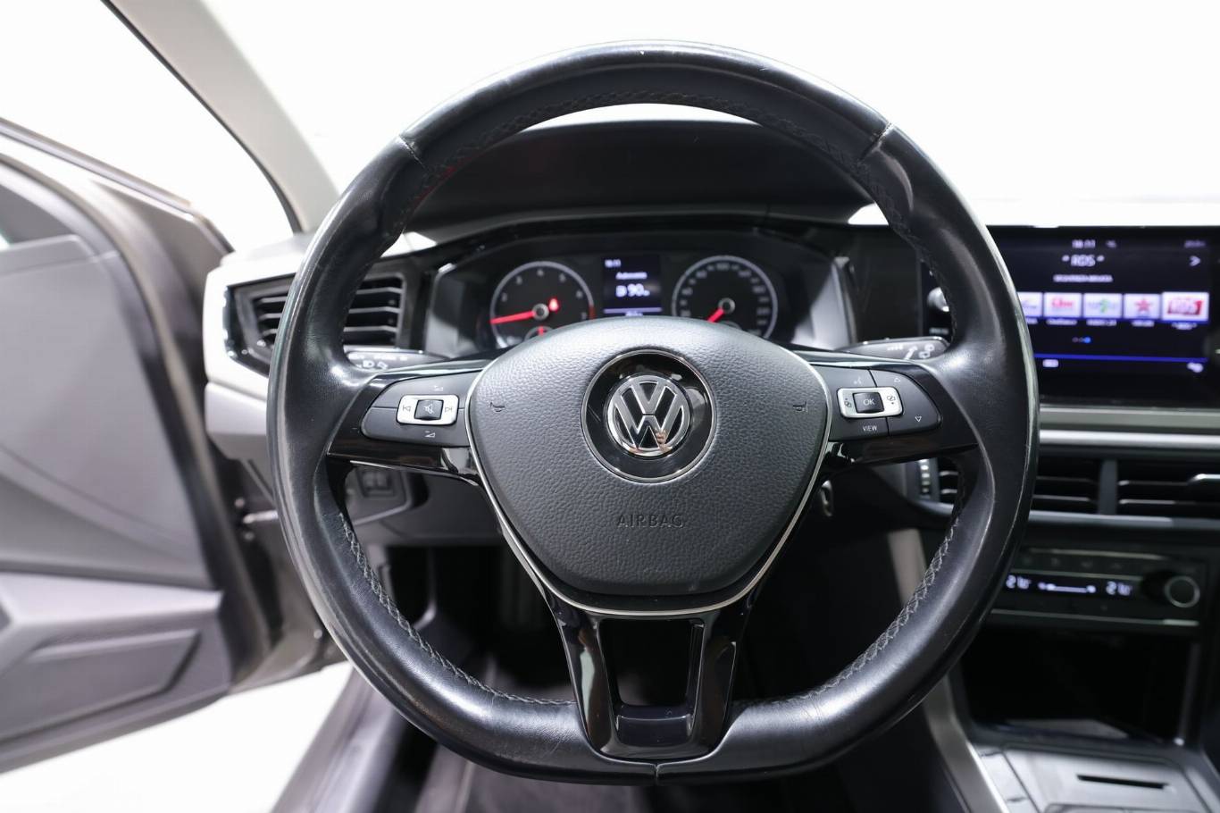 VOLKSWAGEN Polo 15