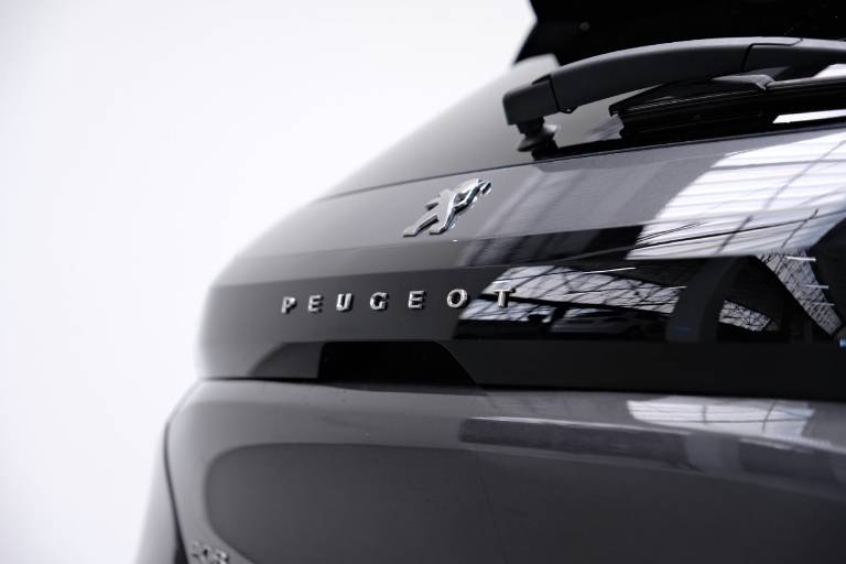 PEUGEOT 208 63