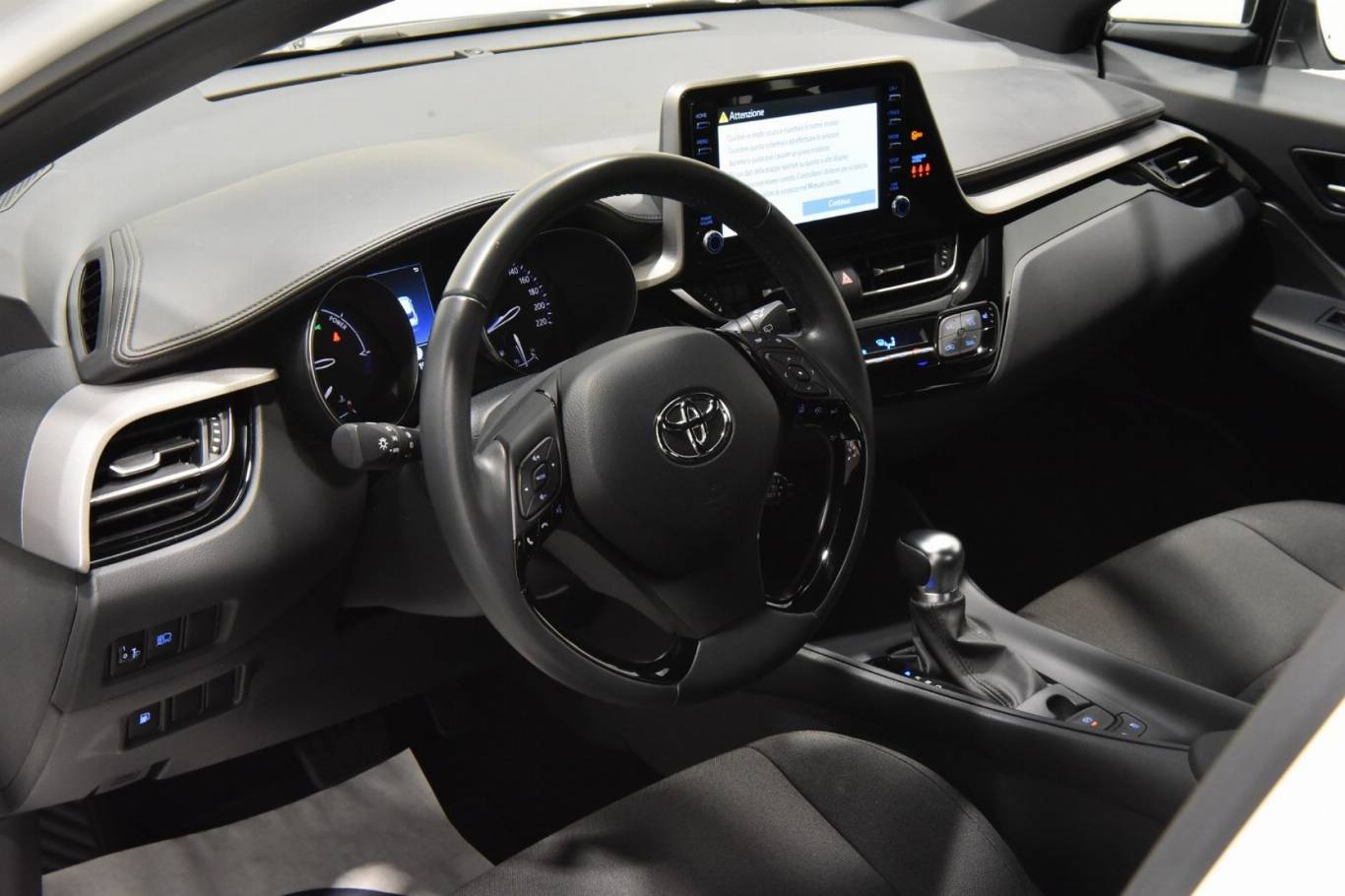TOYOTA C-HR 3