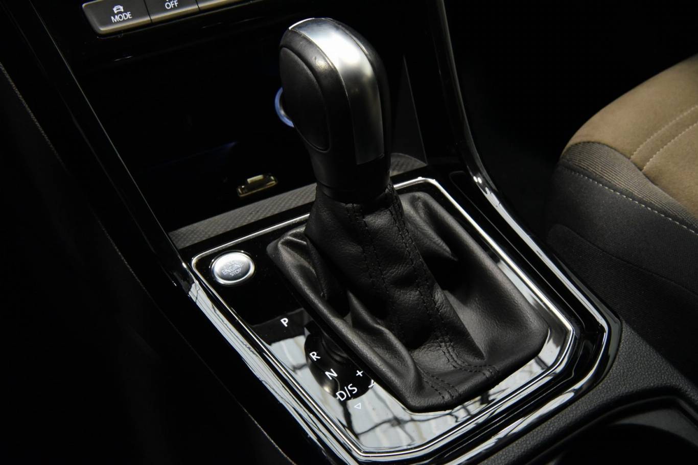 VOLKSWAGEN Touran 10